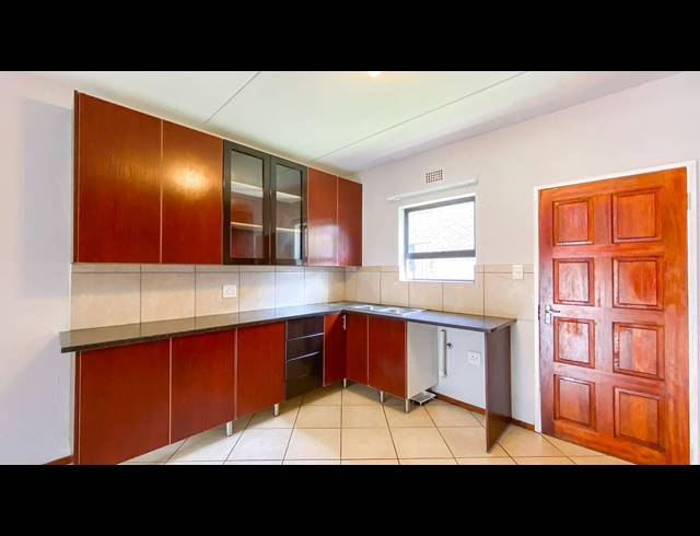 2 BEDROOM TOWNHOUSE FOR SALE IN ALBERTSDAL